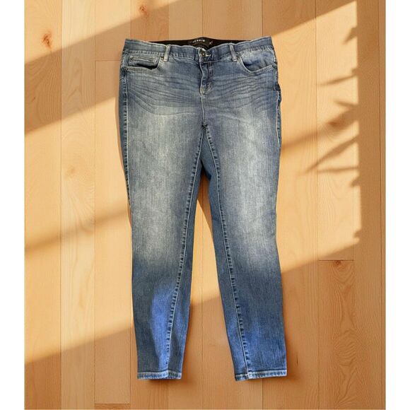 Plus Size Torrid Skinny Bombshell Jeans Size 18R 36x27 #205 - Picture 1 of 6